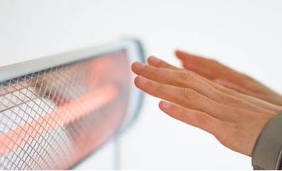 暖心追剧遇惊心 热水袋使用不当致烫伤警示